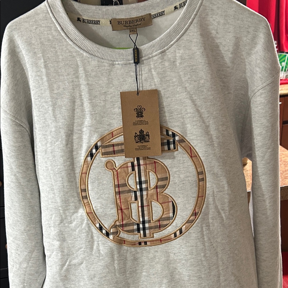 😉😉😉Luxury Burbs Crewneck Sweatshirt.🔥🔥🔥